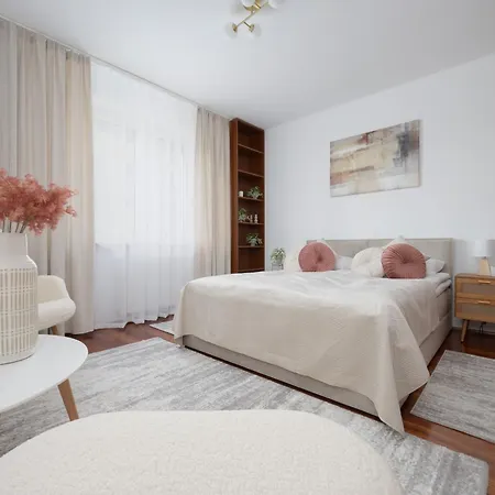 Elegant With Parking Close To Metro Station By Renters Appartement