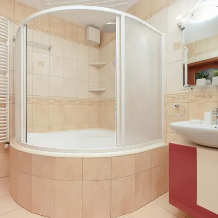 Appartement Elegant With Parking Close To Metro Station By Renters Warschau