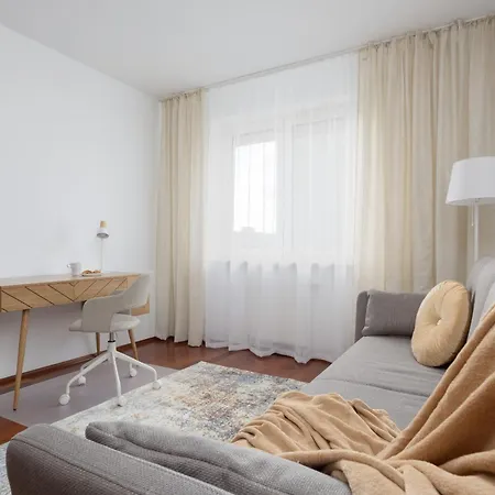 Elegant With Parking Close To Metro Station By Renters Warschau
