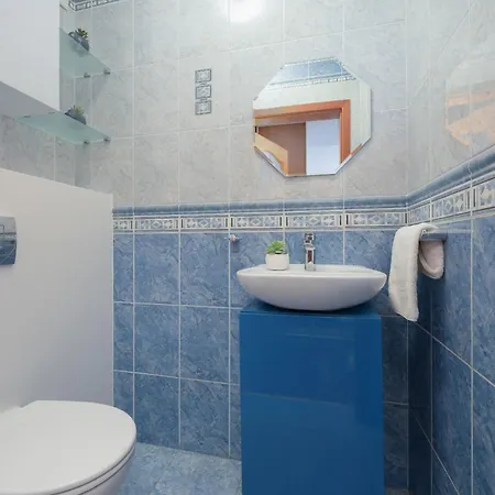Elegant With Parking Close To Metro Station By Renters * Warschau