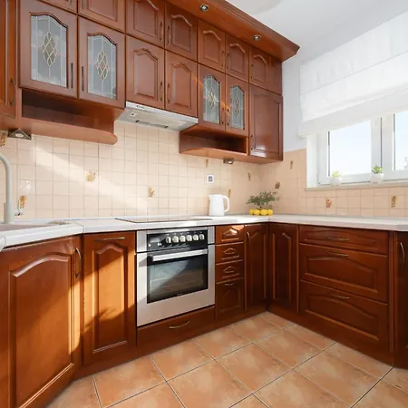 Elegant With Parking Close To Metro Station By Renters * Warschau