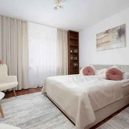 Elegant With Parking Close To Metro Station By Renters Appartement