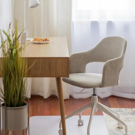 Elegant With Parking Close To Metro Station By Renters Appartement