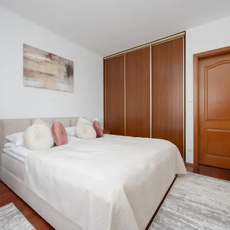 Elegant With Parking Close To Metro Station By Renters *